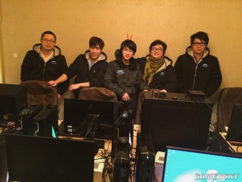 独家：国民岳父老公首合作 韩寒俱乐部签熊猫TV